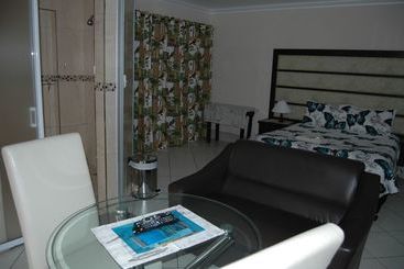 ベッドアンドブレックファースト Rainbird B And B