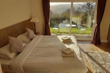 The Bear Inn And Burwash Motel