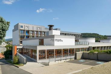 ユースホステル Centre International De Séjour André Wogenscky