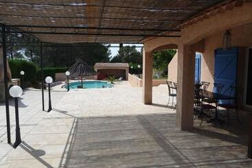 צימר La Bastide Des Selves