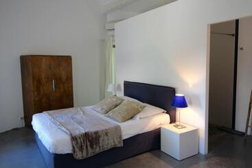 مبيت وإفطار Les Esplanes