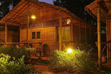 בית מלון כפרי Beach Street Resort