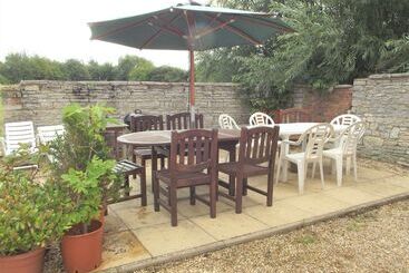 شقة Bridge Farm Holiday Cottages