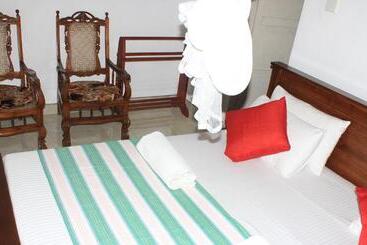 Kandy Shady Trees Villa