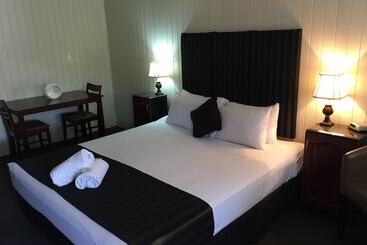 汽车旅馆 Country Plaza Motor Inn