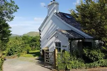 Pensió Nant Yr Onnen B&b And Ysgubor Holiday Cottage