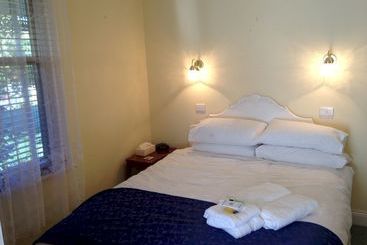 Acacia Bed And Breakfast