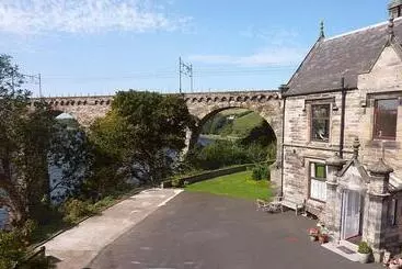 تختخواب و صبحانه Castle Vale House