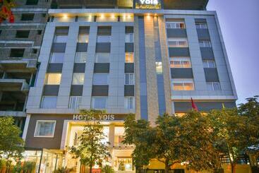 Отель Yois