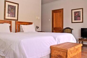 膳宿费 Red Mountain House