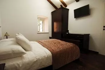 Sunce Palace Apartments With Free Offsite Parking