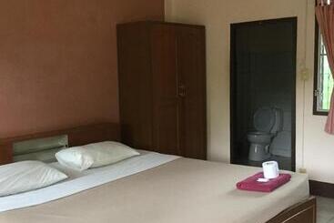 הוסטל Baan Bua Guest House