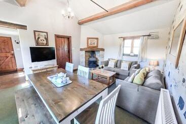 تختخواب و صبحانه Beeches Farmhouse Country Cottages & Rooms