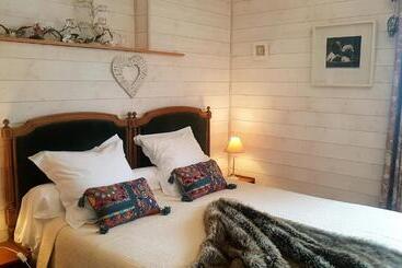 住宿加早餐  La Coustille Chambres Et Table D Hôtes