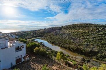 Albayt Nueva Alcaidesa Apartments