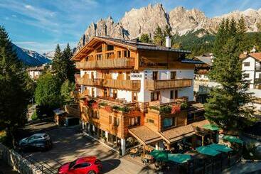 Отель Ciasa Lorenzi