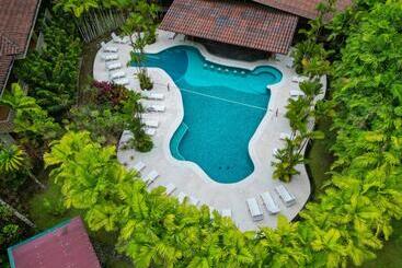 فندق صغير Arenal Backpackers Resort