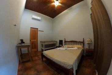 هتل Laureles Collection Uvita   Cabinas Los Laureles