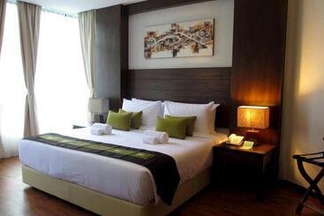 בית מלון כפרי Samsuria Beach Resort & Residence