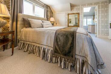 هتل Crystal S View Bed & Breakfast