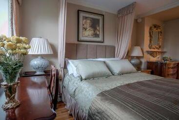 فندق Crystal S View Bed & Breakfast