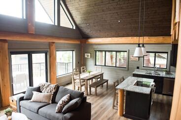 هتل Rowena's Inn On The River