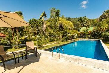 Hotel Villas Rio Mar