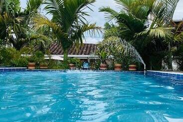 Общежитие Hostal Hilltop Salento