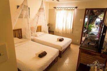 Joe S Cafe & Garden Resort