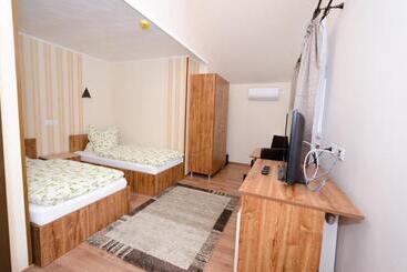 Hotel Camere Apartament Steyna