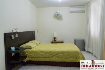 בית מלון כפרי Alhambra Torre B