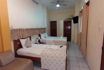 فندق Hostal Huayruro