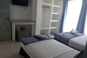 Mintaka Hotel + Lounge