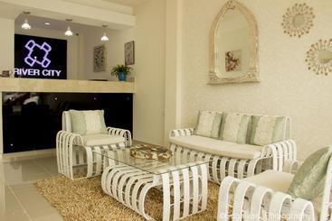 ホテル River City