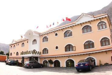 Lunahuana River Resort