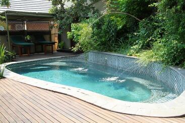 پانسیون Leaves Lodge And Spa