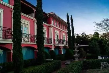 Los Altos Apartments & Studios