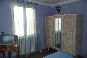 ベッドアンドブレックファースト Chambres D Hôtes Climatisées Avec Cuisine D été Villa Gour Du Peyrol