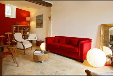 La Maison Rouge D Uzes B&b