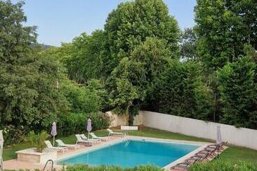 مبيت وإفطار La Bastide Des Arts