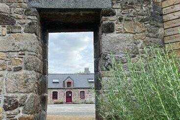 Otel Hôtel Les Voisins Beaucemaine