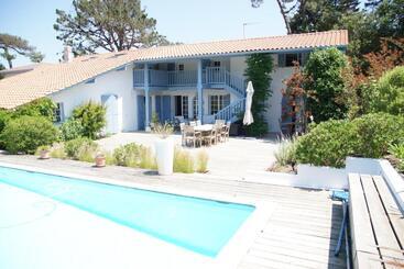 تختخواب و صبحانه Chambre D'hôtes Etchebri