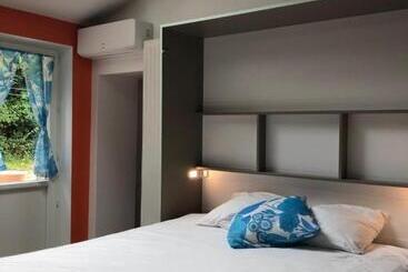 Nocleg ze śniadaniem Chambres & Tables D'hôtes L'ostal De Pombonne