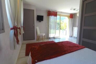 Aamiaismajoitus (B&B) La Bastide De Freinet