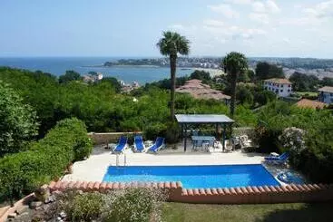 Bed and Breakfast Villa Erresiñolettean