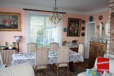 تختخواب و صبحانه Villa Erresiñolettean