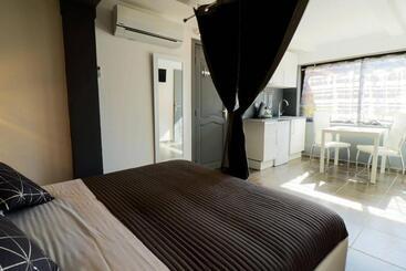 Hotelli Hôtel Eden Cassis   Parking Privé