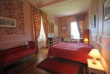 Aamiaismajoitus (B&B) Château De La Chabroulie