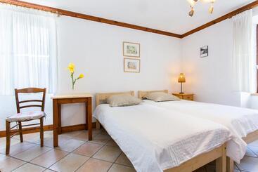 Bed and Breakfast Gite Auberge De Montvilliers