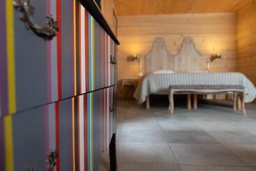 فندق Auberge De La Poulcière